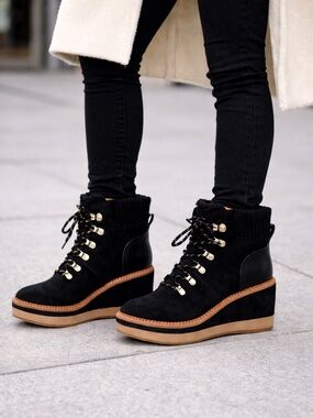 Kate Spade Willow Wedge Lace Up Knit Collar Suede Platform Booties SZ 7.5B